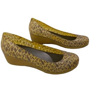 Crocs Espresso & Gold Carlisa Animal Mini Wedge shoes size 8
